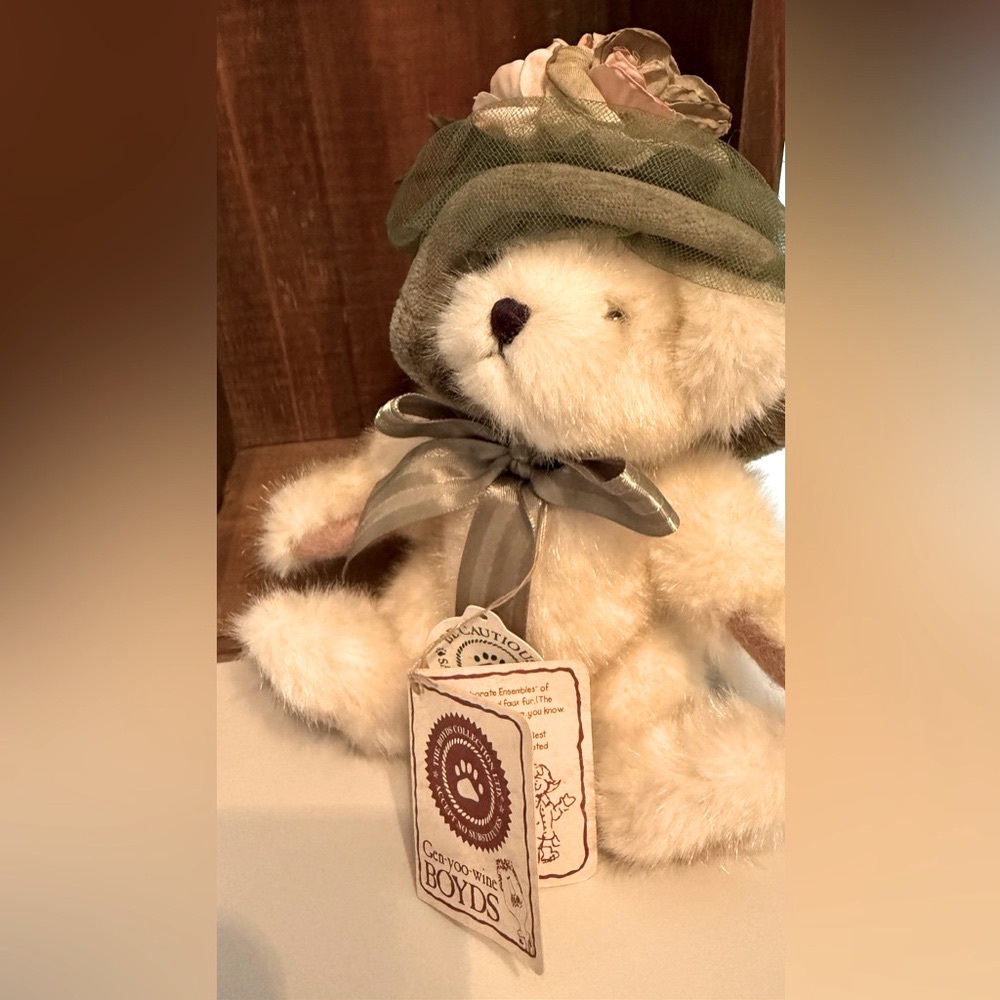 Gen-yoo-wine BOYDS Bears “MIMI CHAPEAU”